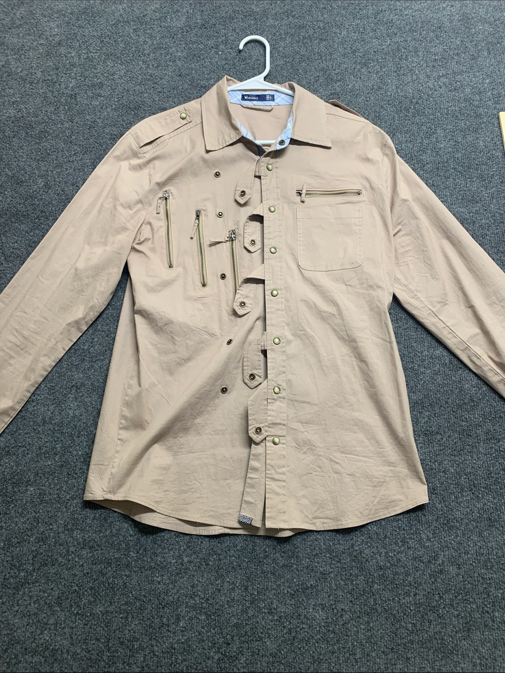 Women’s Lightweight Tan Utility Shirt Jacket with Multiple Zip Pockets